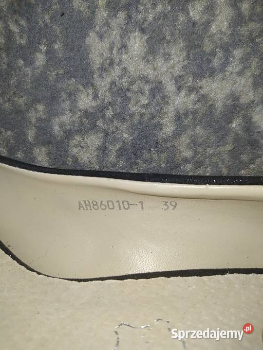 Piękne nowe czarne wysokie szpilki z dżetami Ostrów Wielkopolski