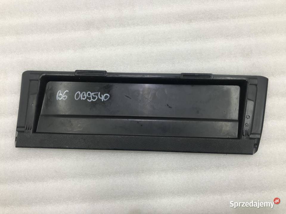 ZAŚLEPKA BOCZKU BAGAŻNIKA VW PASSAT B6 3C9867464