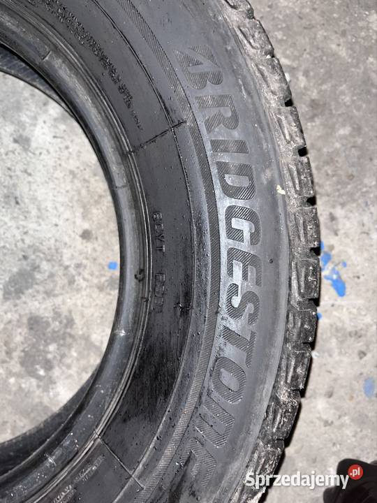 Komplet opon zimowych 20570 r15 Bridgestone 205 Lubrza