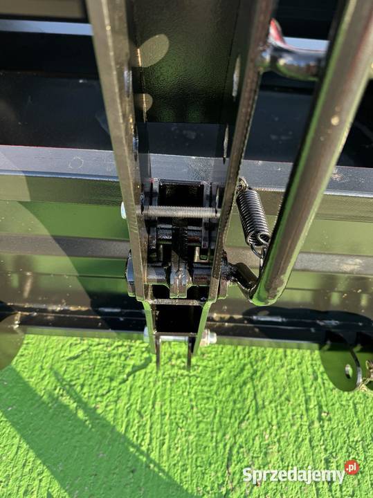 Skrzynia transportowa 165m tuz przódtył