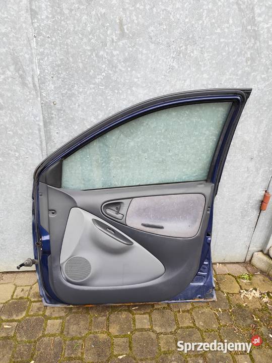 Drzwi Toyota Yaris prawy przód wersja 4 drzwiowa Łańcut