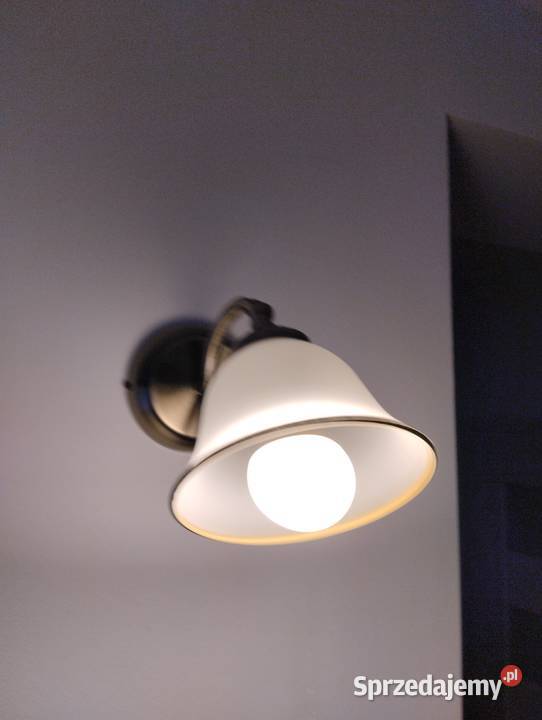 Tradycyjny żyrandol i lampa ścienna kinkiet Jelcz-Laskowice