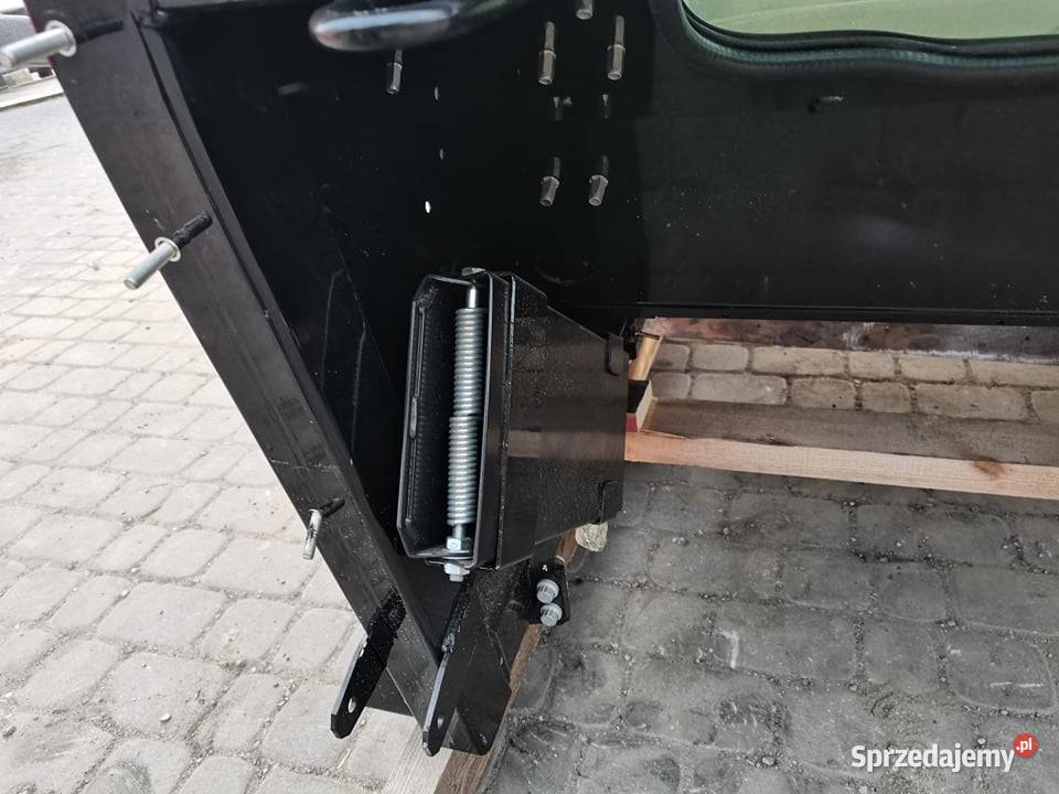 Kabina z wyposażeniem Massey Ferguson serii 6700 wielkopolskie