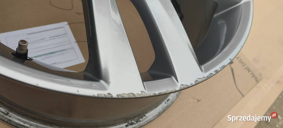 5TA601025G Z49 VW TOURAN FELGA ALUMINIOWA 5x112 Rożnów sprzedam