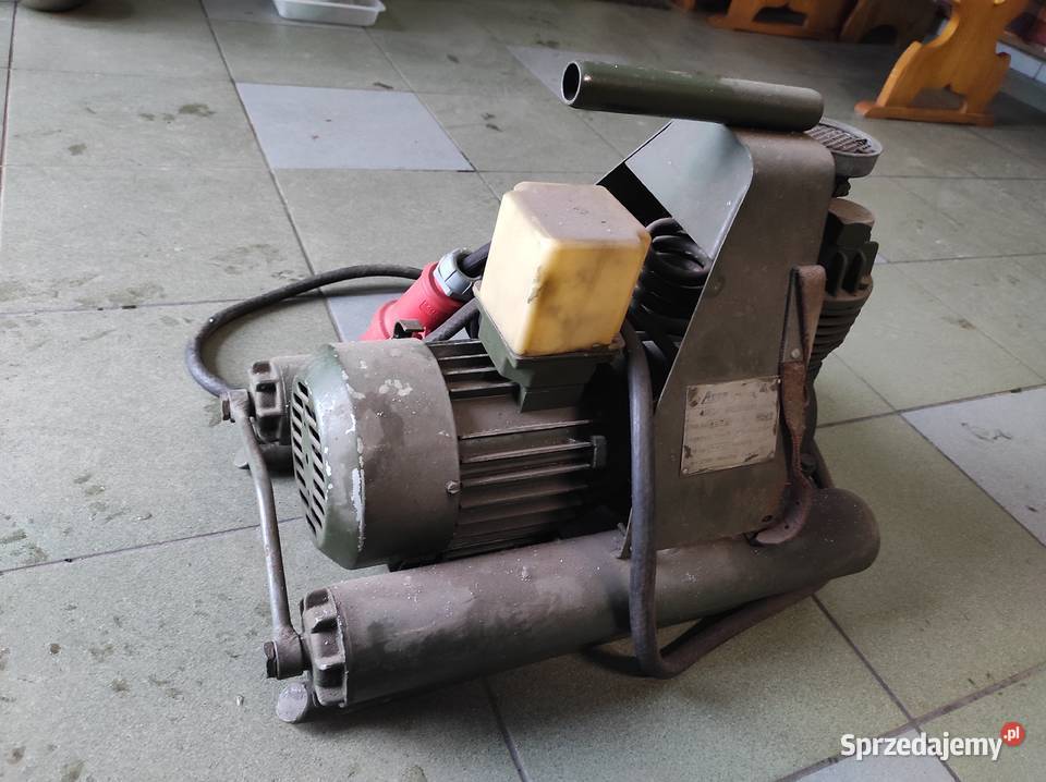 Agregat sprężarkowy ASPA z wojska Ostrowiec Świętokrzyski