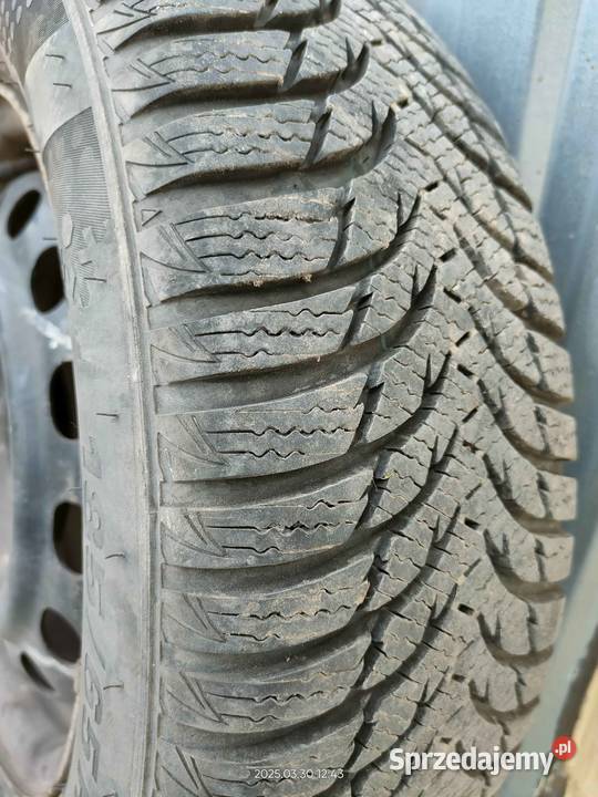 Opony zimowe Kumho z felgami stalowymi 2 sztuki Samochodowe Potok Wielki