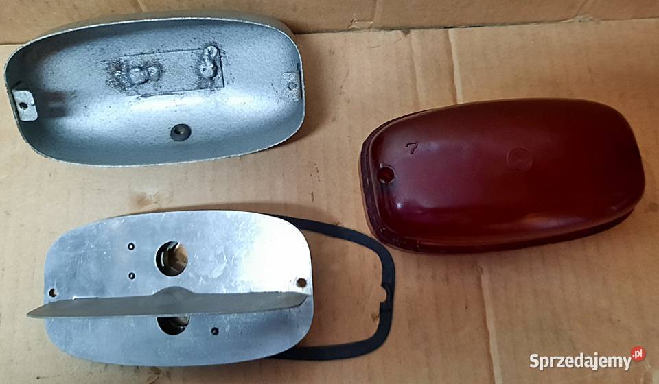 Lampa tylna czerwona metalowa obudowa do klasyka