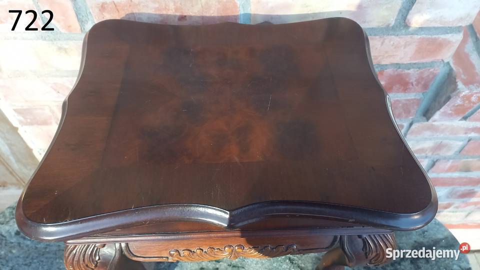 Drewniany stolik boczny w stylu Chippendale z Gawroniec