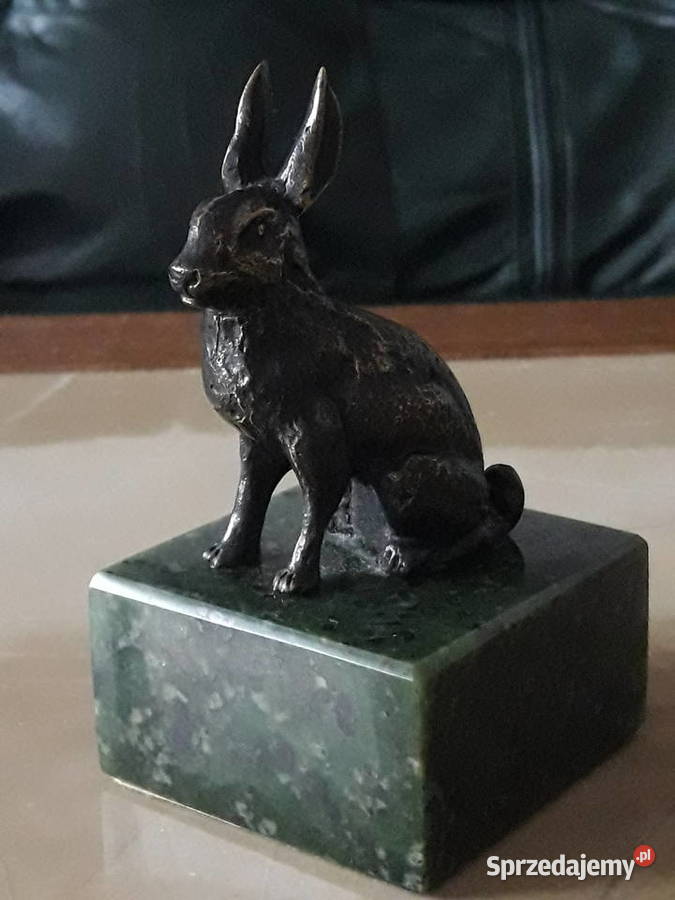 Zajączek z mosiądzu na marmurze rękodzieło antia lubelskie Janów Lubelski
