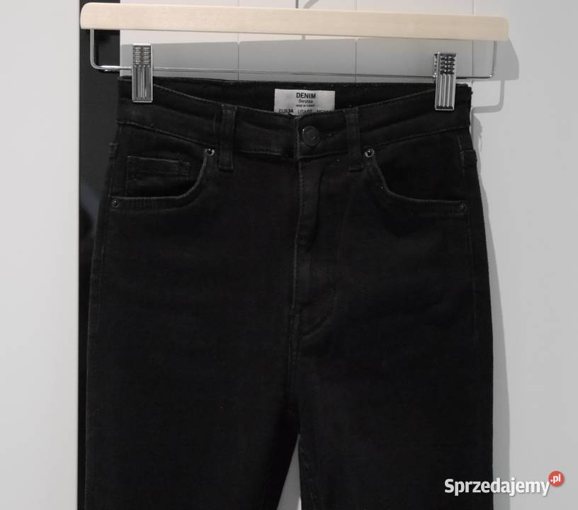 Bershka świetne spodnie dziury 34 XS czarny Wrocław
