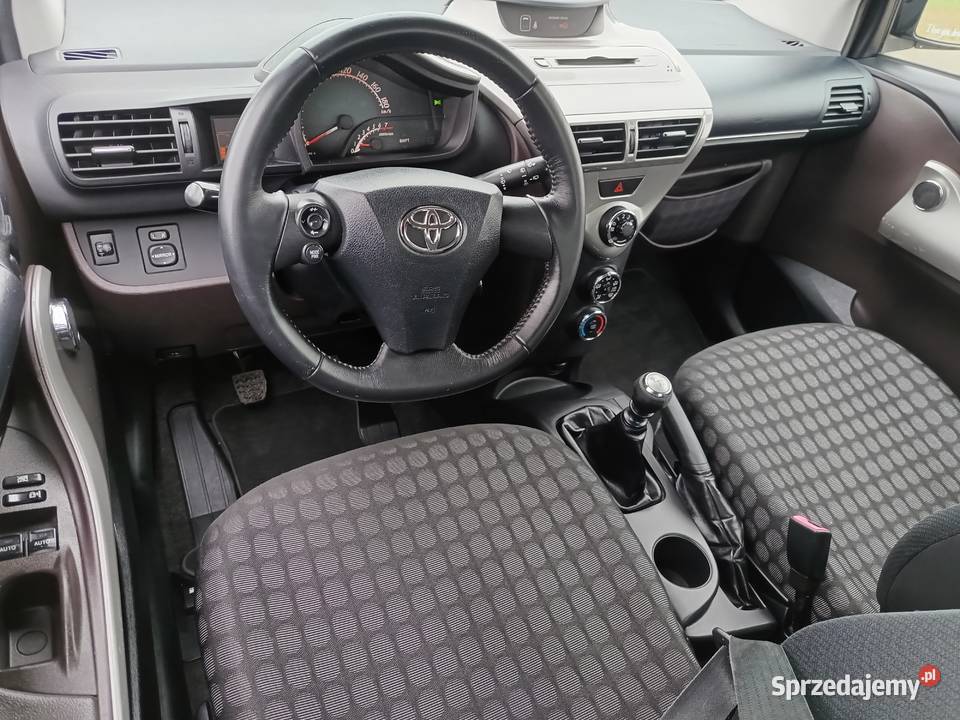 Toyota IQ 10 benzyna z klimatyzacją Podkonice Miejskie