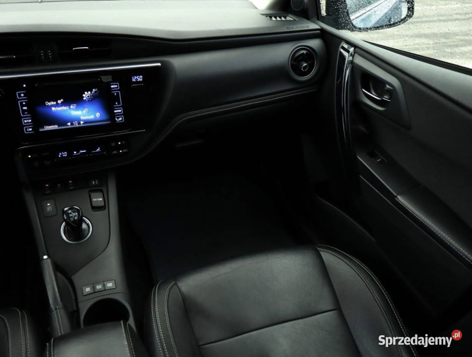 Toyota Auris Hybrid światła przeciwmgielne Lublin