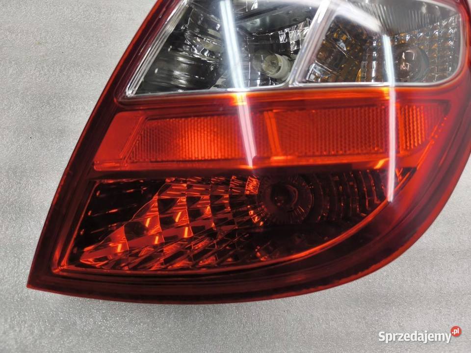 LAMPA PRAWY TYŁ HYUNDAI I20 924021J000
