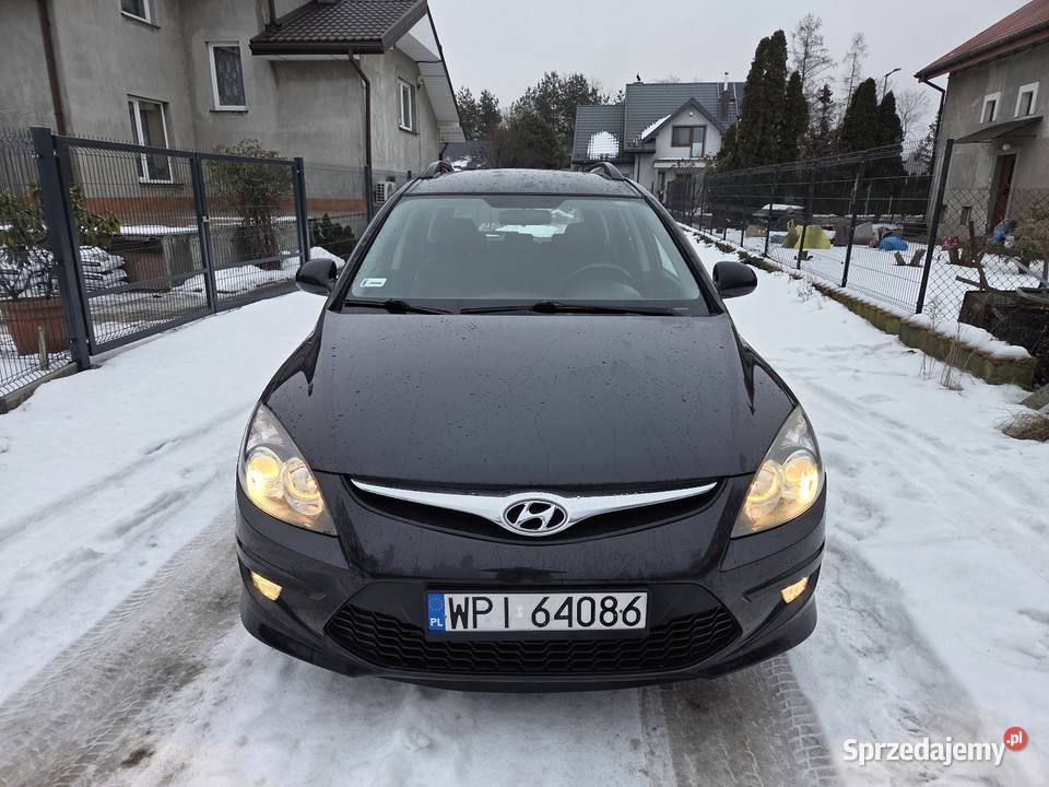 Hyundai i30 CW 14 benzyna 2010r garażowany sprzedam