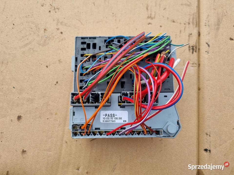SKRZYNKA BEZPIECZNIKÓW DELTA III 20 JTD 51852640 osobowe