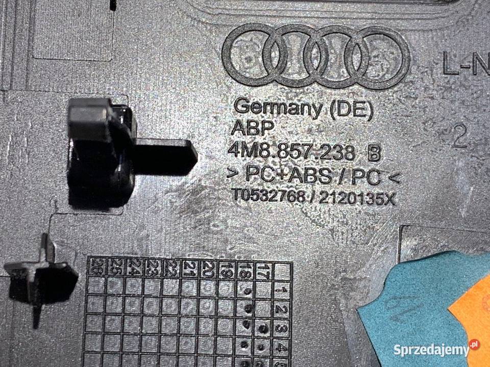 LISTWA DEKOR KONSOLI AUDI Q8 4M8857238B SUV Listwy sprzedam