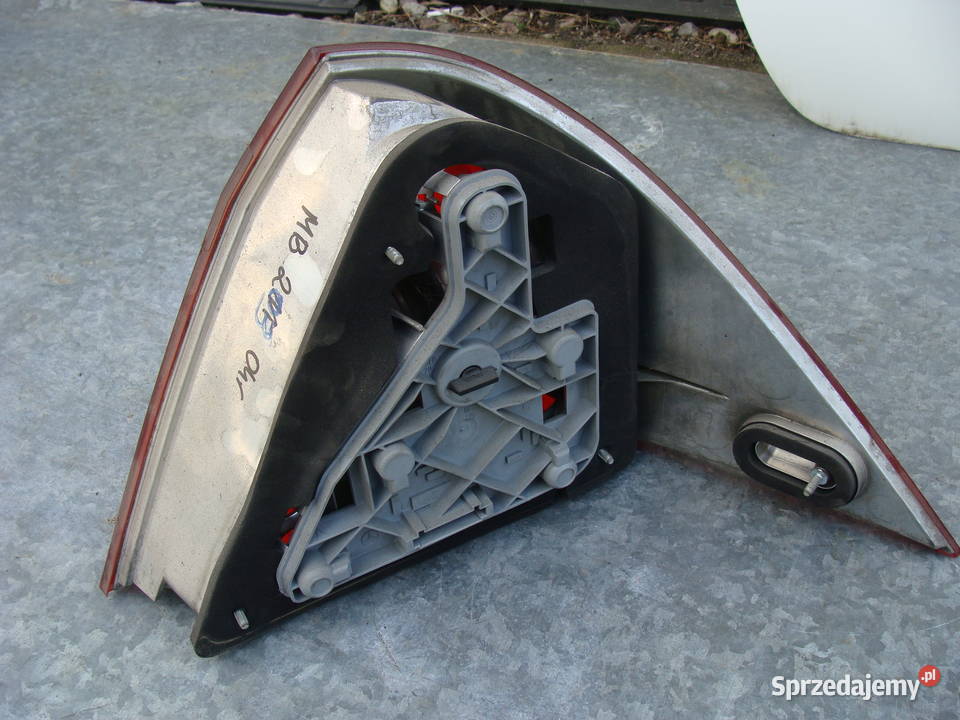 Mercedes C 203 sedan lampa tylna lewa Goleniów