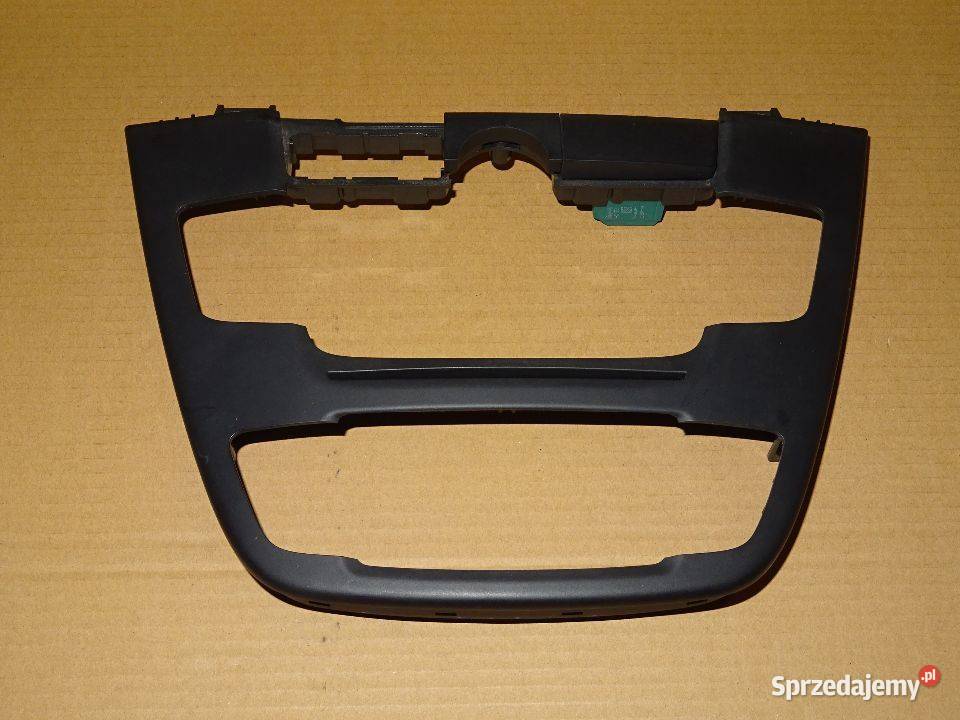 RAMKA PANEL RADIA CZARNY KONSOLA ŚRODKOWA DÓŁ Parcice sprzedam