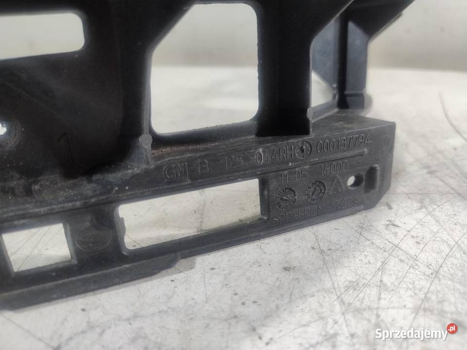 ŚLIZG ZDERZAKA PRAWY TYŁ OPEL ZAFIRA B 13125044