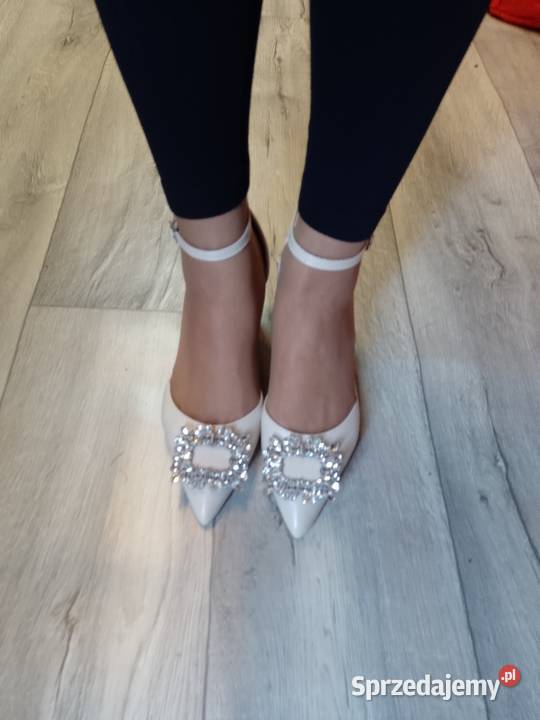 4041 Beżowe bogato zdobione czółenka wieczorowe małopolskie Kraków