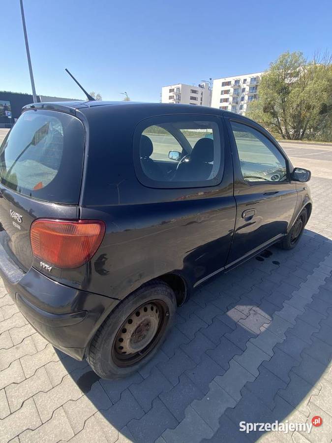 Toyota Yaris Ekonomiczne auto miejskie nieuszkodzony