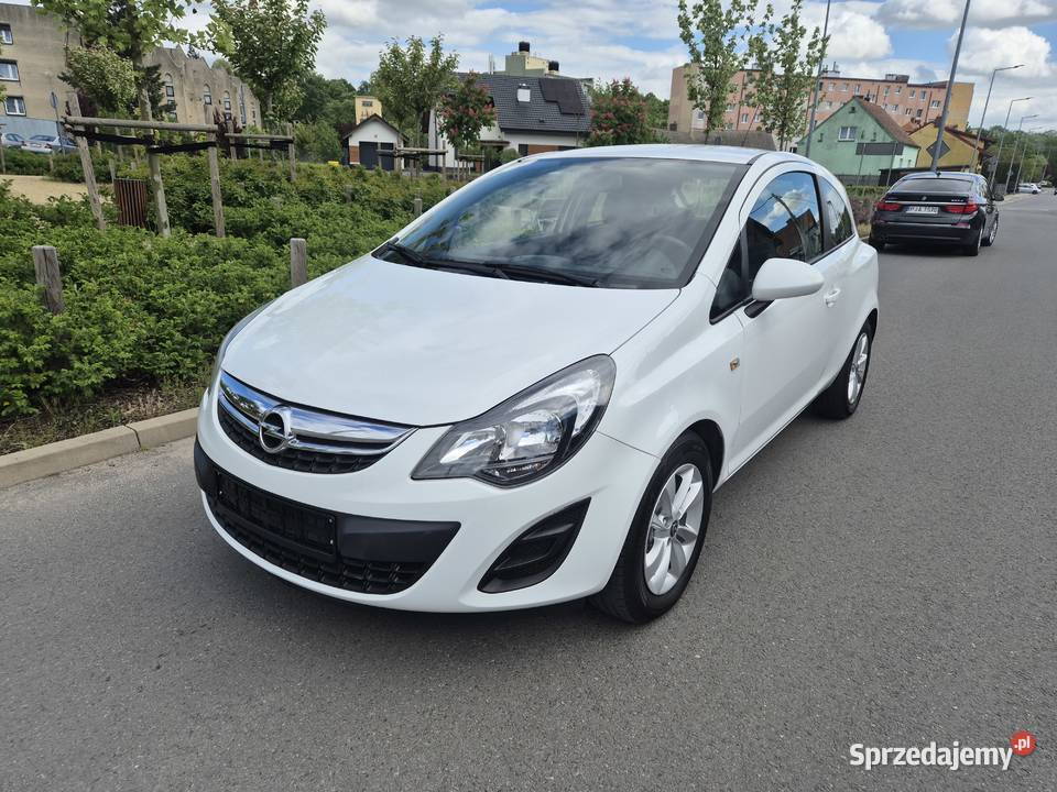 Opel Corsa 14 nawigacja kamera klima serwisowany serwisowany w ASO Warszawa