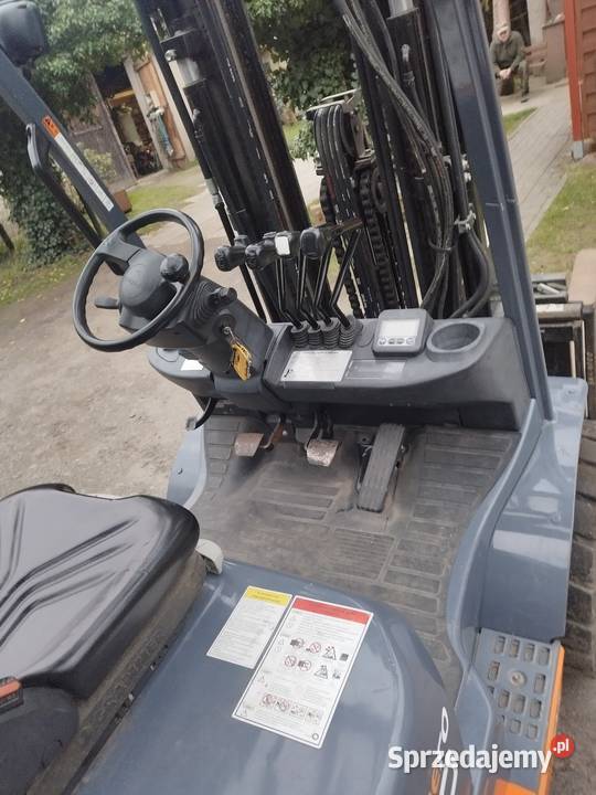 Toyota 30 028FGF30 wózek widłowy 3 masztowy 2011 Żagań