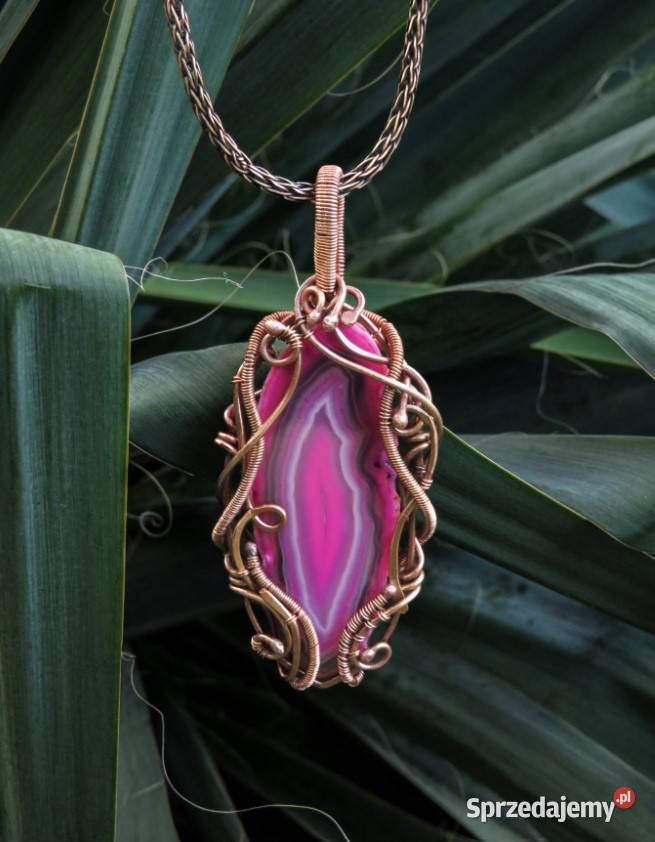 Wisiorek z różowym agatem rękodzieło małopolskie Wieliczka