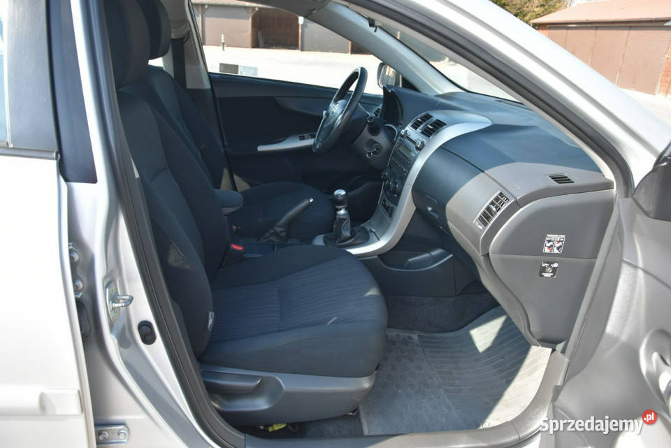 Toyota Corolla 16Benzyna VVTi 132 2009r SALON 206000km Kampinos