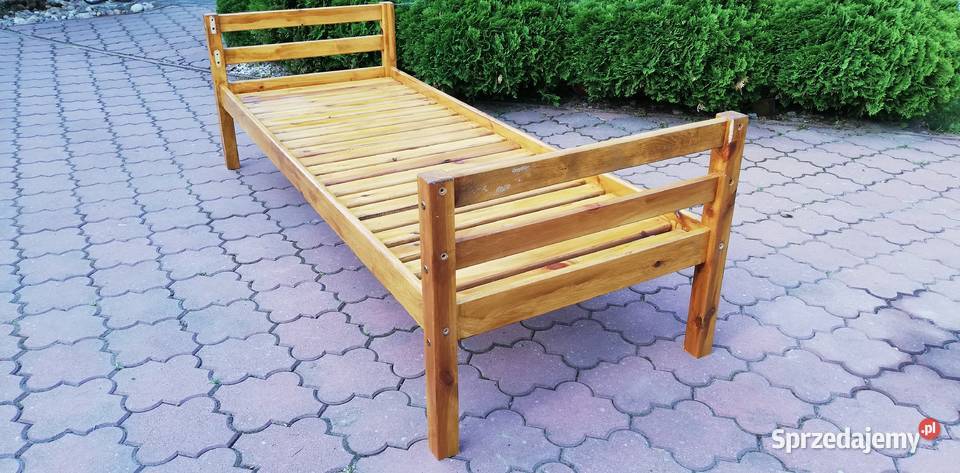 Łóżko pojedyncze z materacem 70x190 drewniane Sulbiny sprzedam