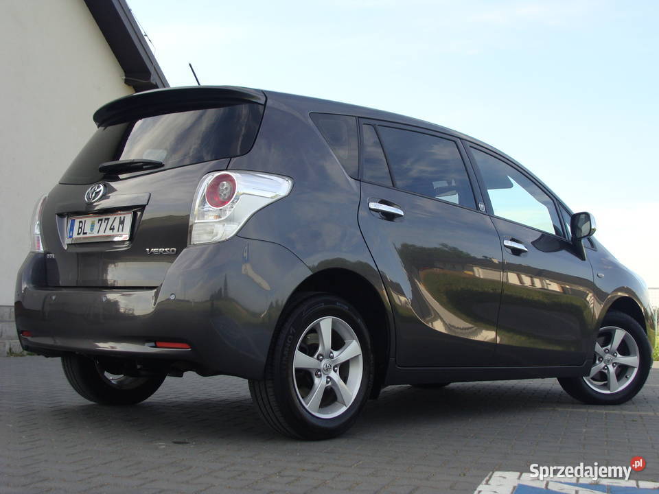 Toyota Verso 16 132 benzyna sprowadzony Isofix światła przeciwmgielne Radom