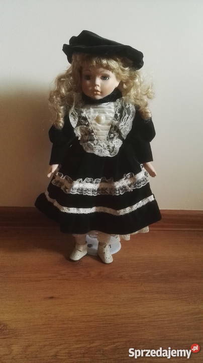 Piękna porcelanowa lalka w kapeluszu wielkopolskie