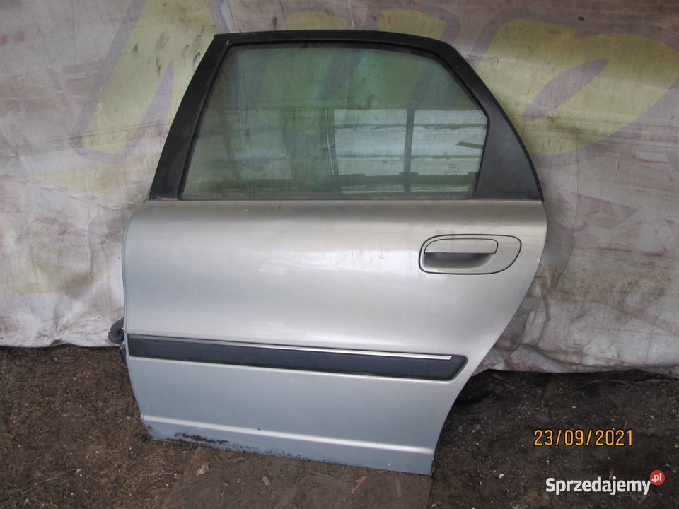 Drzwi tylne lewo volvo s 80200 części blacharskie Karoseria Ostrowiec Świętokrzyski sprzedam