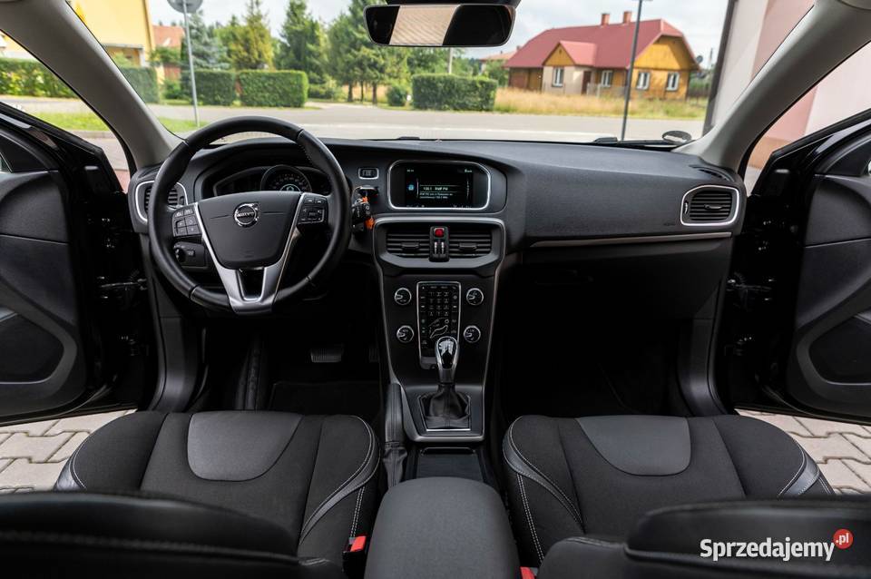 VOLVO V40