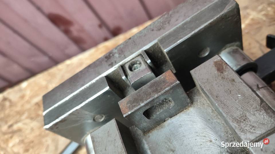 Przyrząd do wykrawania wkładki zamka Ostrów Wielkopolski