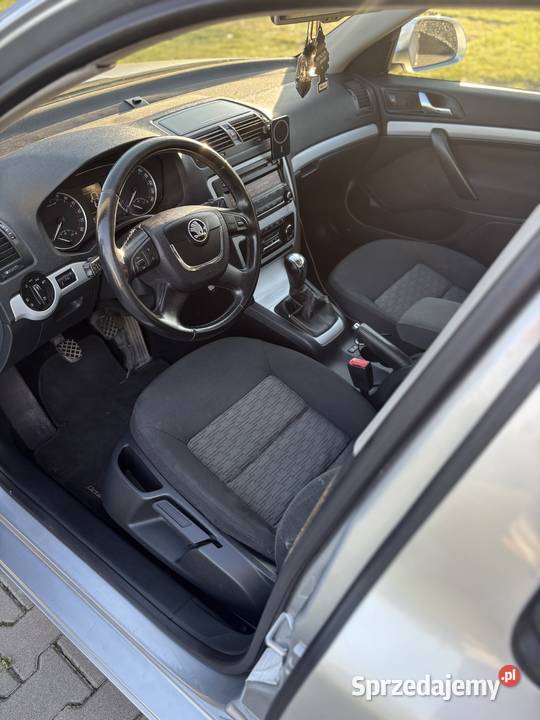 Skoda Octavia srebrny Rachów