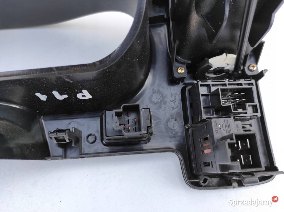 RAMKA LICZNIKA PANEL NISSAN PRIMERA P11 KOMBI 99 Nowy Tomyśl