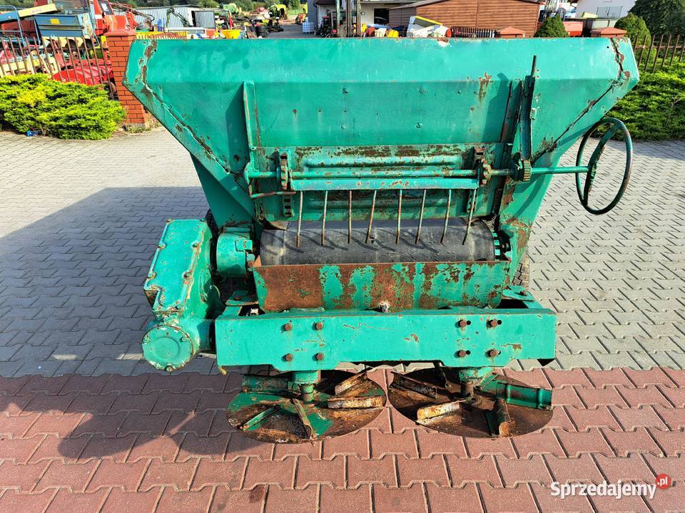 Rozsiewacz materiałów sypkich nawozów wapna Proszowice