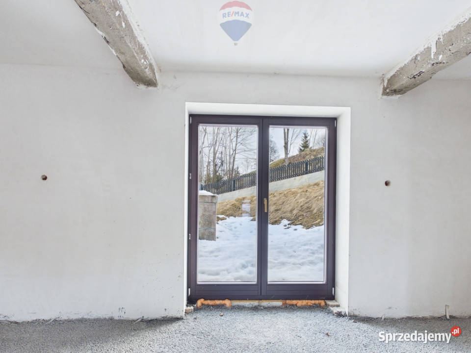 Dom z pomieszczeniem gospodarczym Dzianisz