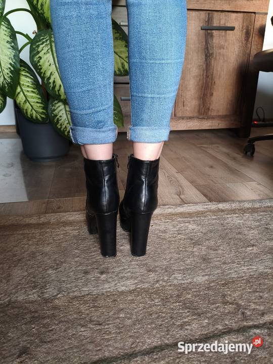 Czarne wysokie botki na platformie Bełżyce