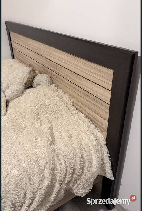 Łóżko drewniane 160x200 z 2 szafkami nocnymi ze