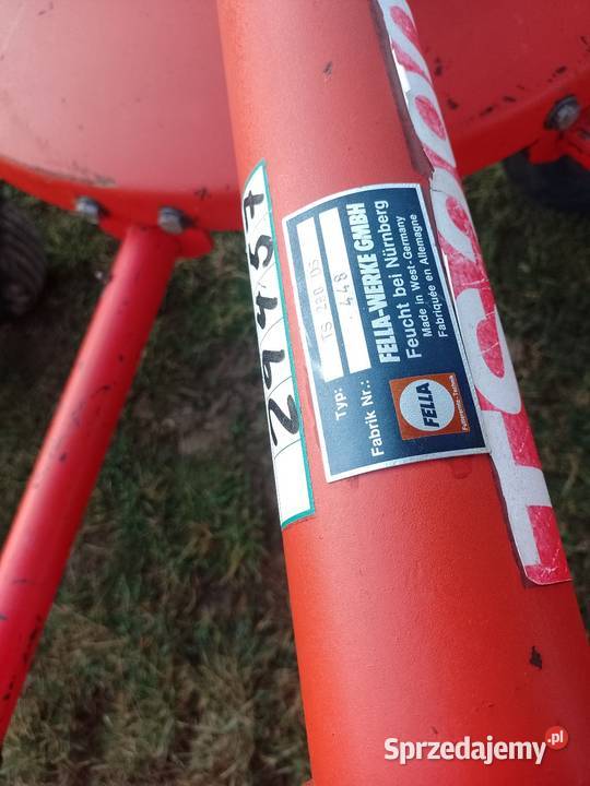 Zgrabiarka karuzelowa do siana Fella