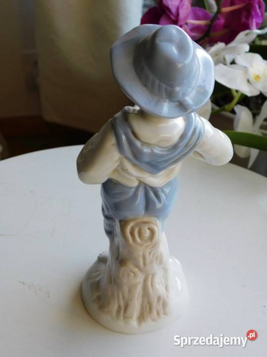 Figurka chłopca trzymającego owoc 482	Fiaf zachodniopomorskie