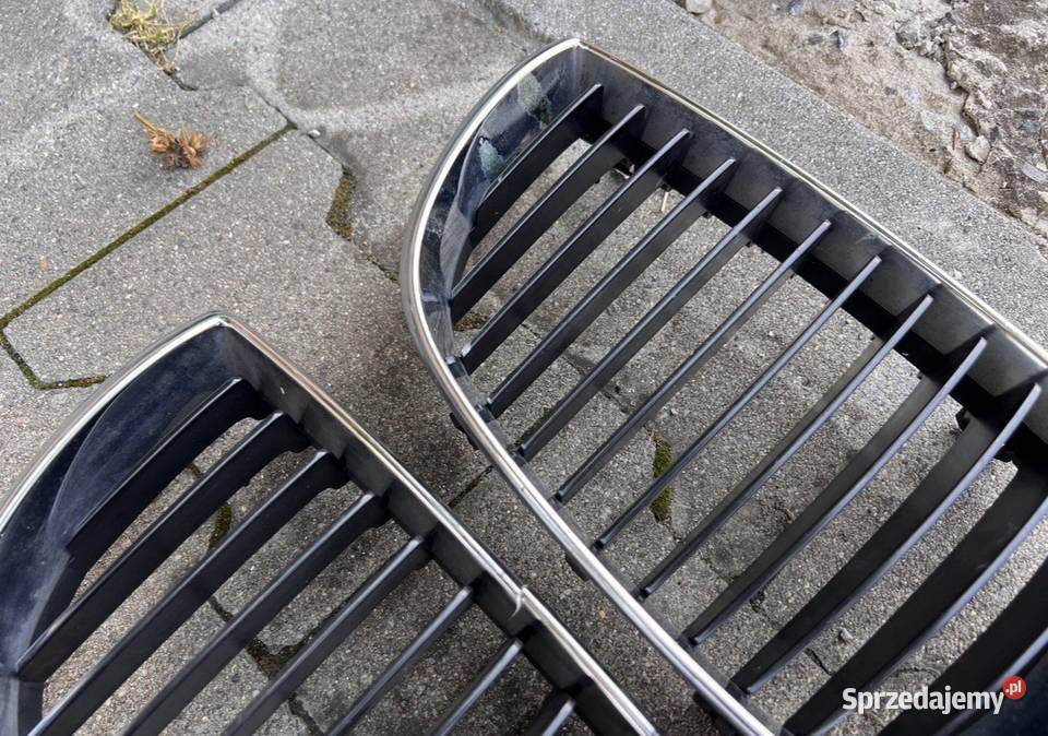 Nerka Grill BMW 1 E81 E87 OEM 51137077129