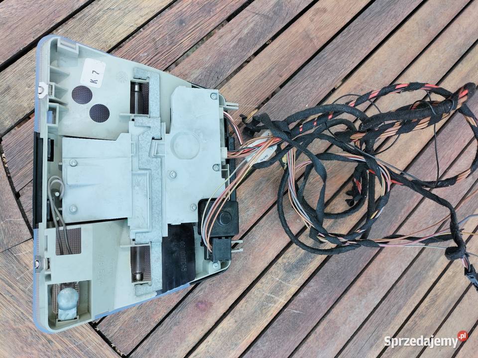Oryginalna lampka podsufitki Mercedes A208 z oświetlenie kabiny sprzedam