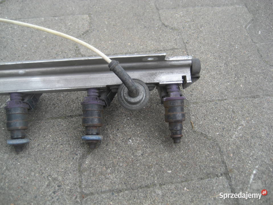 VOLVO V40 S40 18b LISTWA WTRYSKOWA 9146264 Rakoniewice