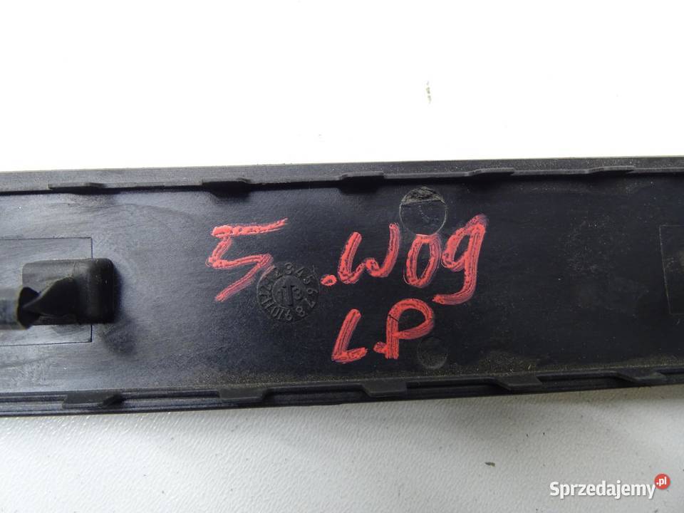 LISTWA DEKOR BOCZKA DRZWI PRZÓD TYŁ 8K0867409