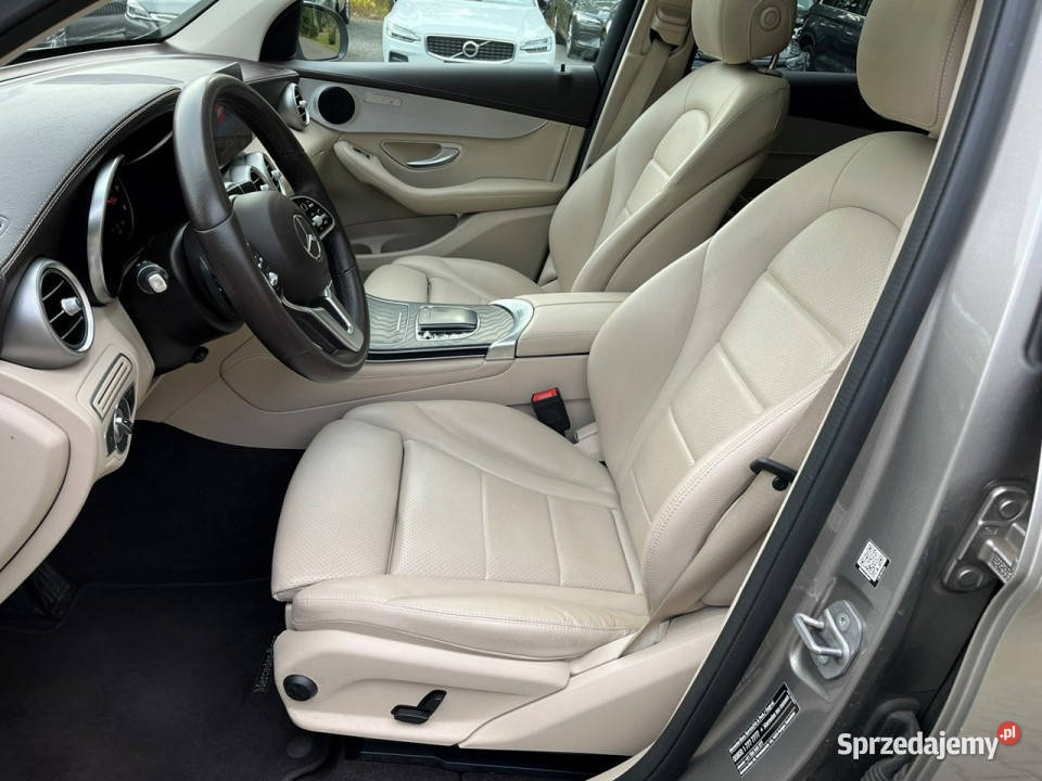 Mercedes GLC 200 Coupe Beżowe skóry Kamera aluminiowe felgi Mercedes-Benz Lipówki