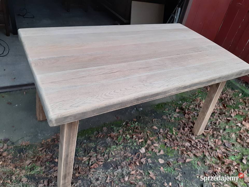 Odnowiony stół z litego drewna