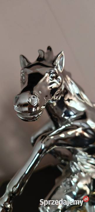 Figura porcelanowa koni Tarnów